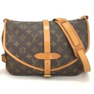 ✨DISCONTINUED✨medium crossbody Louis Vuitton saumur